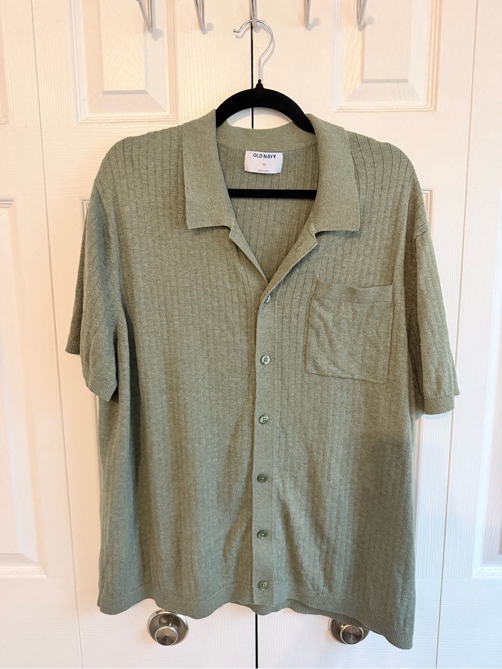 Old Navy Men's Light Sage Green Short-Sleeve Button-Up Knit Shirt